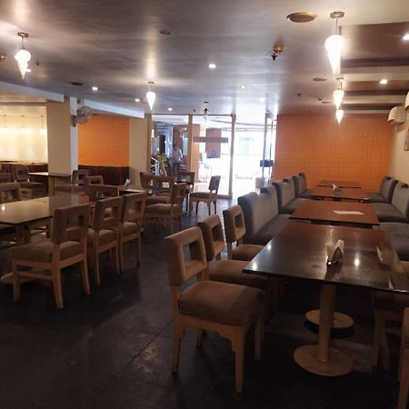 Blossom Rooms Hotel Vashishtha - Free Lunch Or Dinner- Free Breakfast Hyderabad Exterior photo
