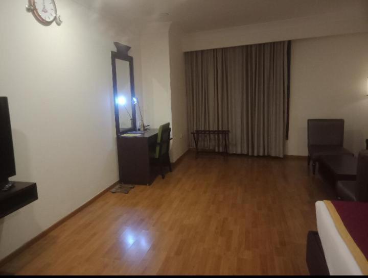 Blossom Rooms Hotel Vashishtha - Free Lunch Or Dinner- Free Breakfast Hyderabad Exterior photo