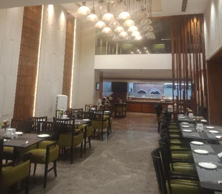 Blossom Rooms Hotel Vashishtha - Free Lunch Or Dinner- Free Breakfast Hyderabad Exterior photo