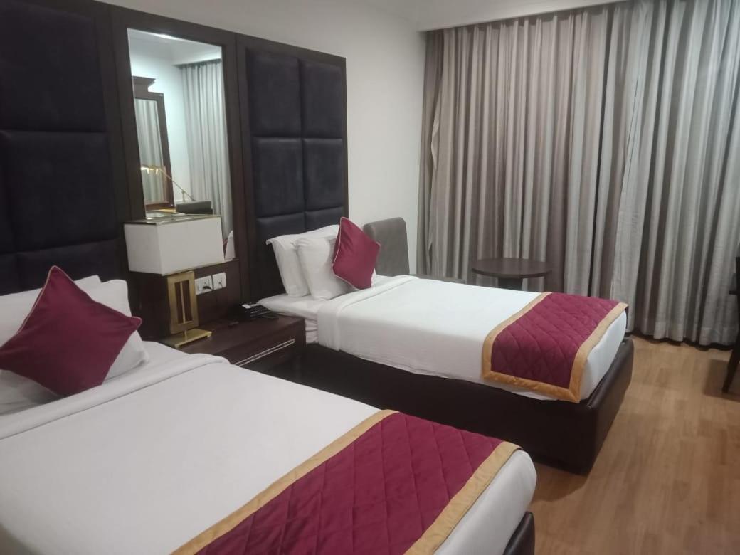 Blossom Rooms Hotel Vashishtha - Free Lunch Or Dinner- Free Breakfast Hyderabad Exterior photo