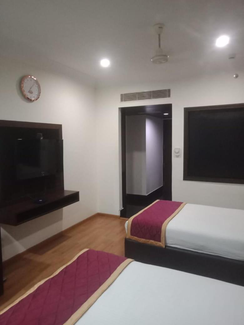 Blossom Rooms Hotel Vashishtha - Free Lunch Or Dinner- Free Breakfast Hyderabad Exterior photo