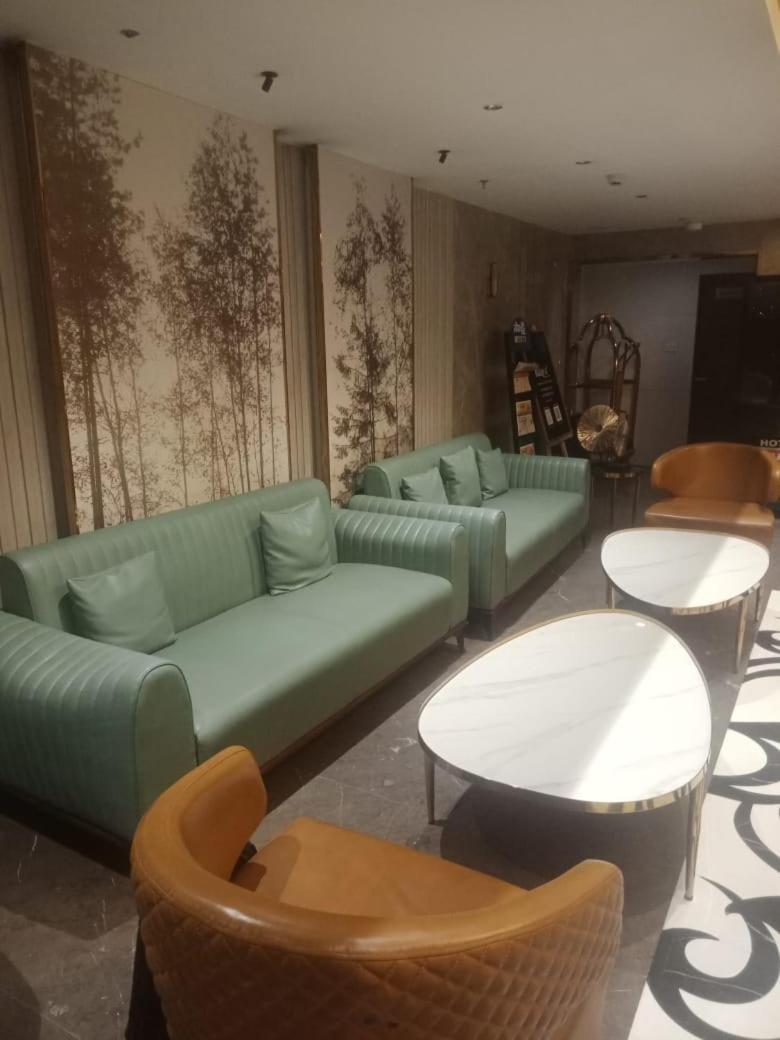Blossom Rooms Hotel Vashishtha - Free Lunch Or Dinner- Free Breakfast Hyderabad Exterior photo
