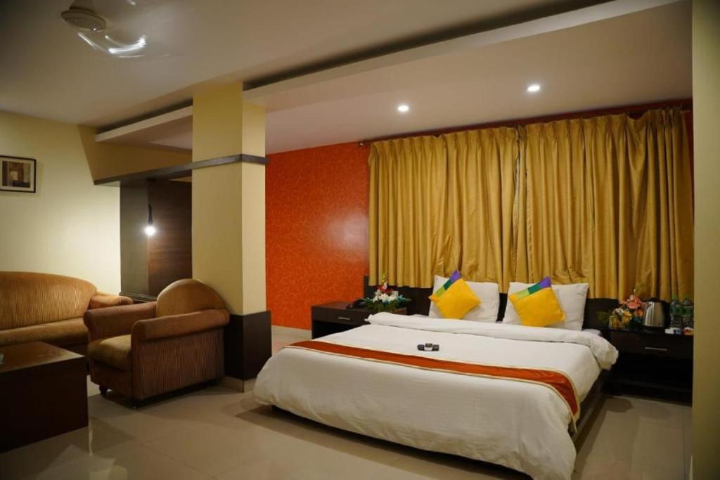 Blossom Rooms Hotel Vashishtha - Free Lunch Or Dinner- Free Breakfast Hyderabad Exterior photo