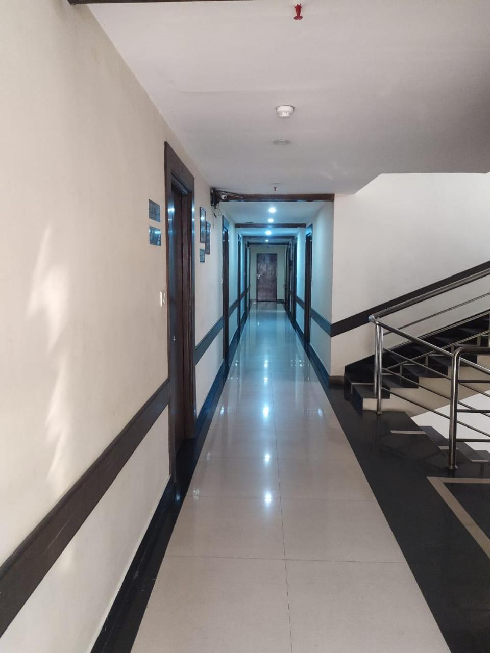 Blossom Rooms Hotel Vashishtha - Free Lunch Or Dinner- Free Breakfast Hyderabad Exterior photo