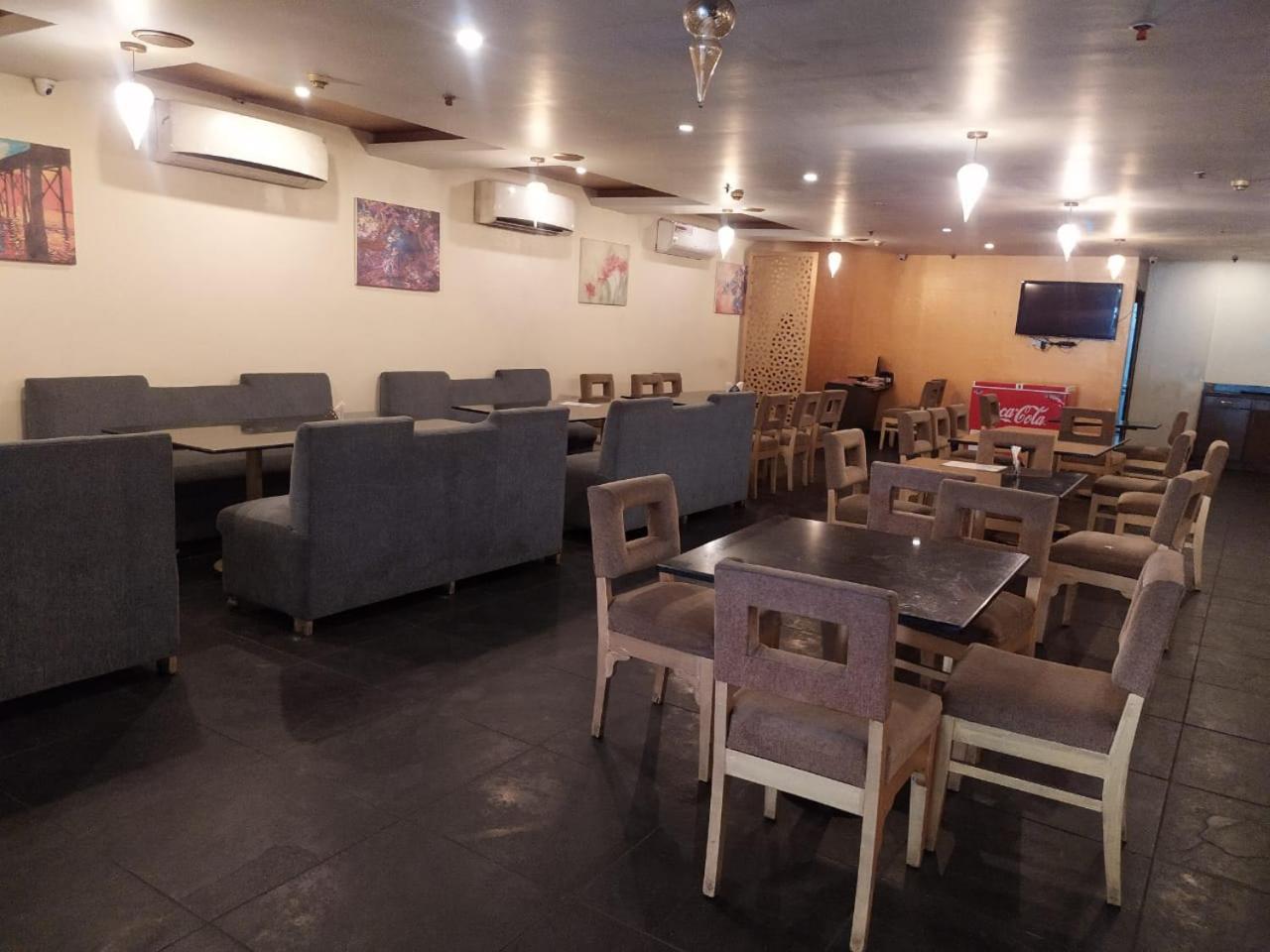 Blossom Rooms Hotel Vashishtha - Free Lunch Or Dinner- Free Breakfast Hyderabad Exterior photo