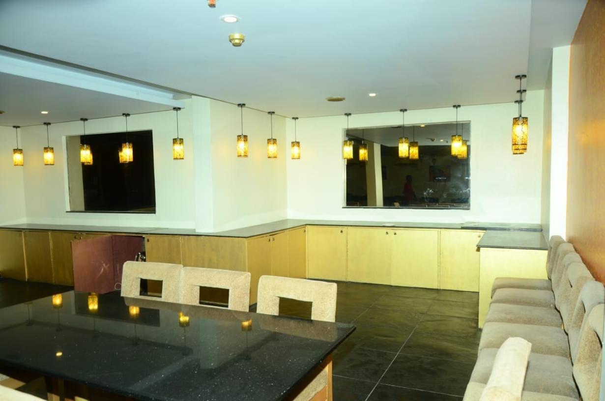 Blossom Rooms Hotel Vashishtha - Free Lunch Or Dinner- Free Breakfast Hyderabad Exterior photo