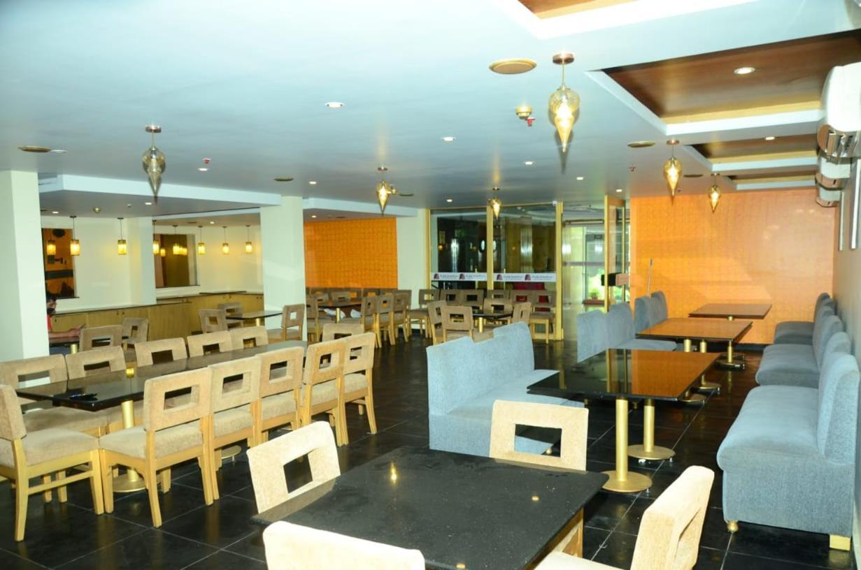 Blossom Rooms Hotel Vashishtha - Free Lunch Or Dinner- Free Breakfast Hyderabad Exterior photo