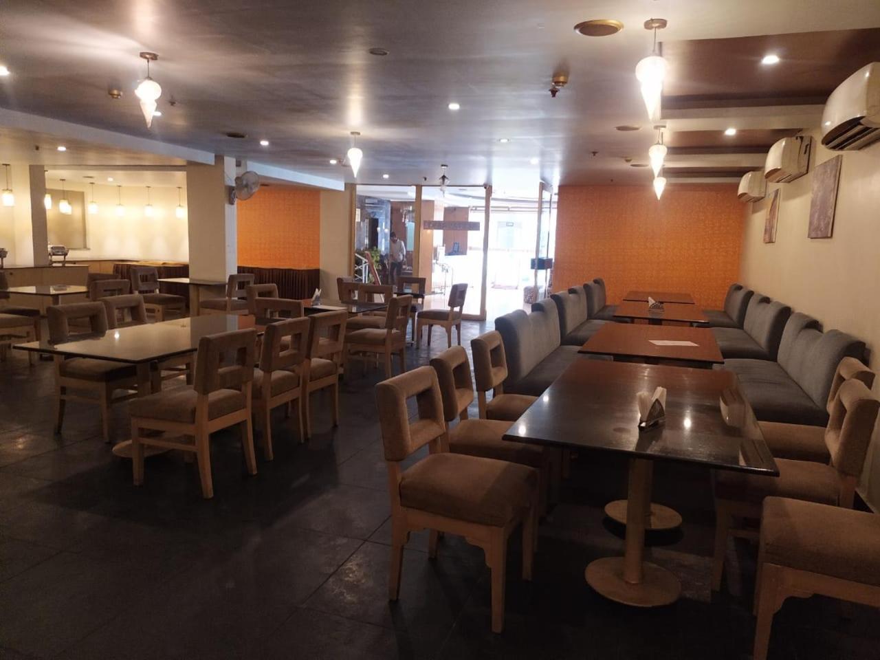 Blossom Rooms Hotel Vashishtha - Free Lunch Or Dinner- Free Breakfast Hyderabad Exterior photo
