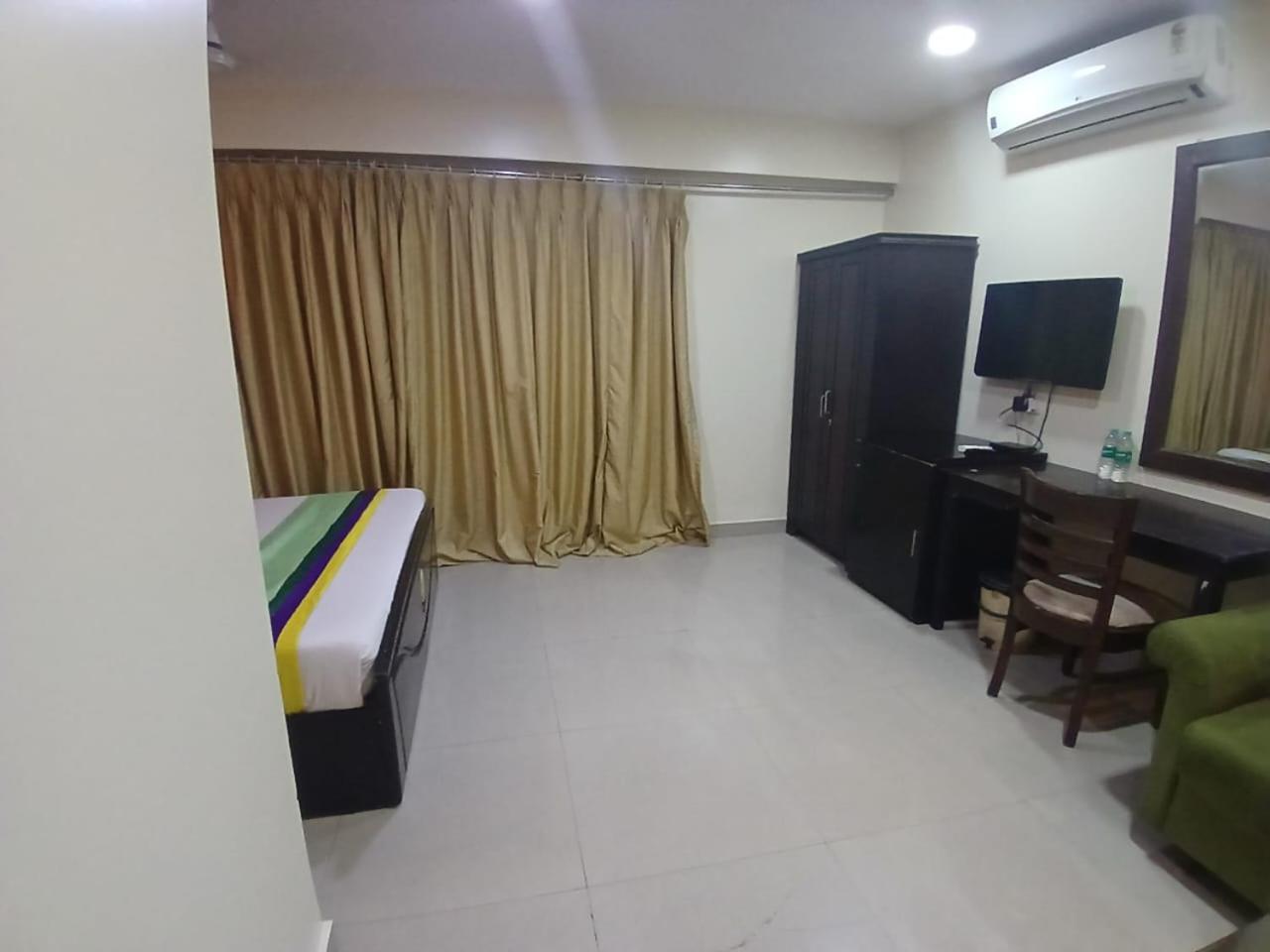 Blossom Rooms Hotel Vashishtha - Free Lunch Or Dinner- Free Breakfast Hyderabad Exterior photo