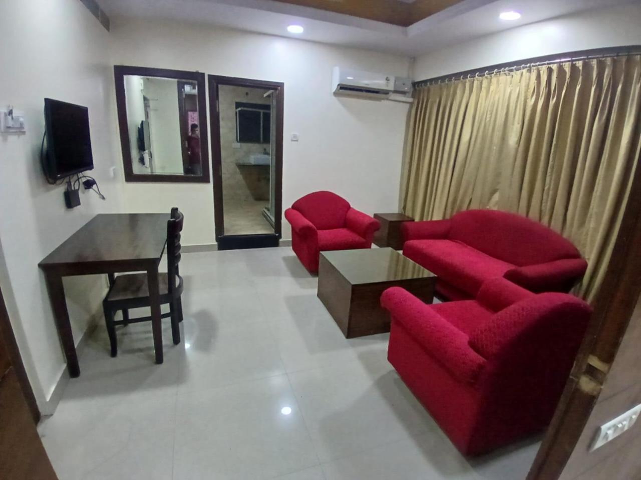 Blossom Rooms Hotel Vashishtha - Free Lunch Or Dinner- Free Breakfast Hyderabad Exterior photo